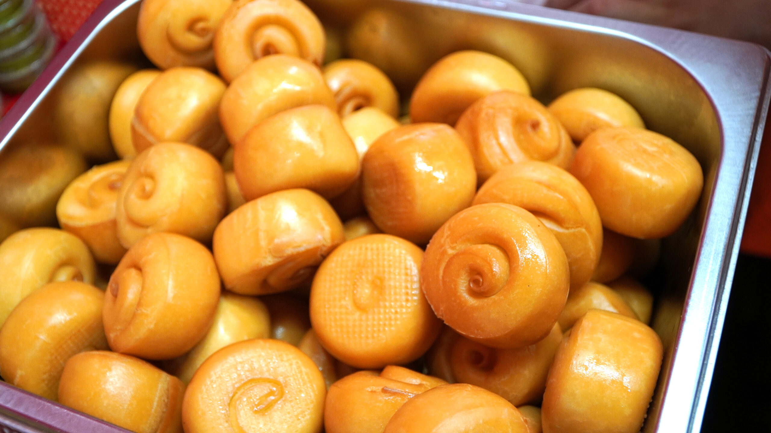 Bánh bao không nhân hoa hồng chiên 
