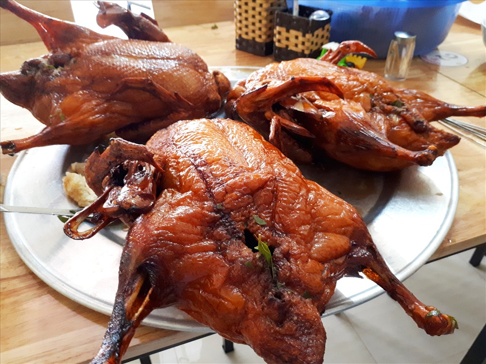 Vịt nướng lá mắc mật